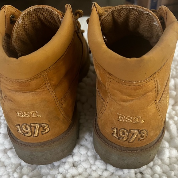 TIMBERLAND - Unisex. Boys size 6 and women’s size 8.  Butterscotch color. - Picture 2 of 4